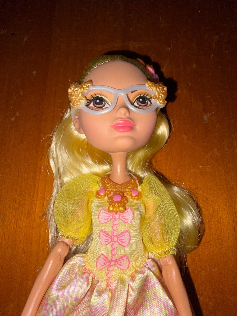 Ever After High Birthday Ball Rosabella Beauty Doll (2016) w/ Brush and Bag - Picture 3 of 3